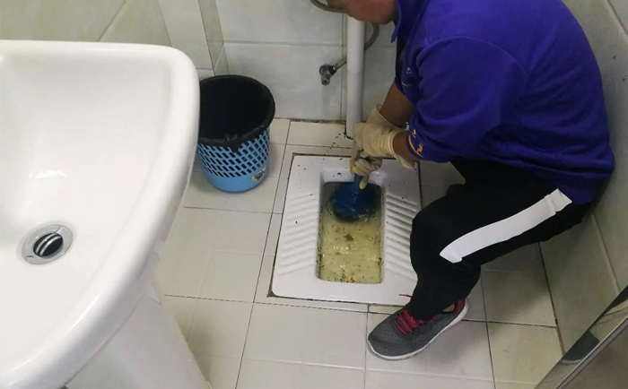 虎门港管委会疏通蹲坑