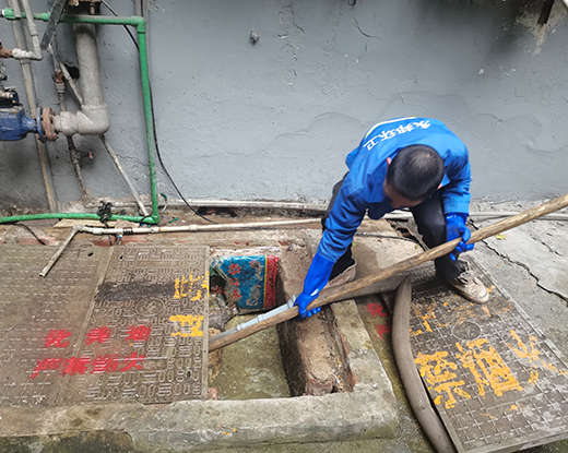 虎门港管委会清掏化粪池