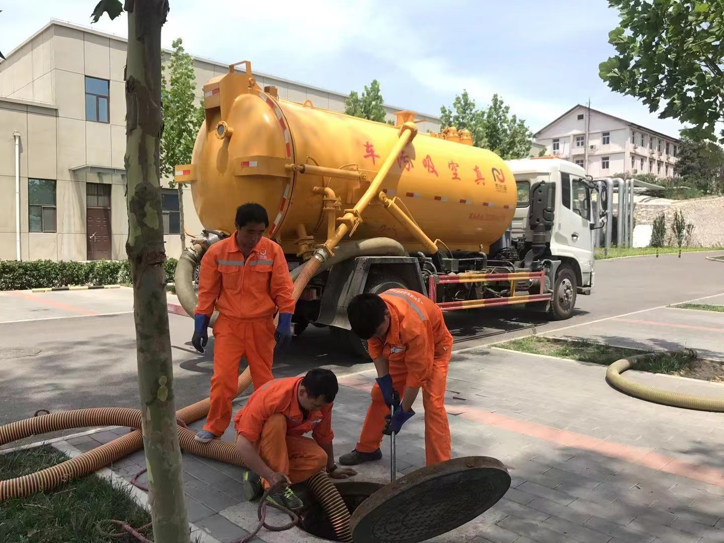 虎门港管委会化粪池清理与5-8吨吸粪车施工效率分析